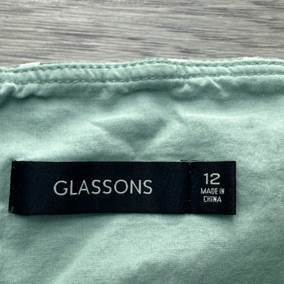 Glassons green sage white floral mini skirt with slit - Picture 9 of 9